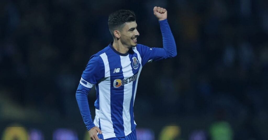 André Franco celebra com a camisola do FC Porto, acompanhado da frase “Quem sonha com MLS nunca poderia ser do Porto